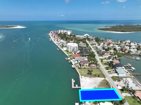 14 Pelican St W, Naples, FL 34113