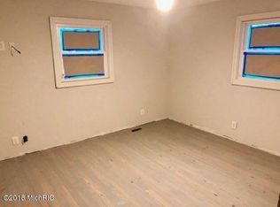 2072 Peterson Dr, Benton Harbor, MI 49022