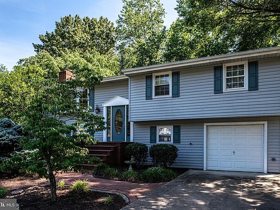 4th image of 102 Creek Ln