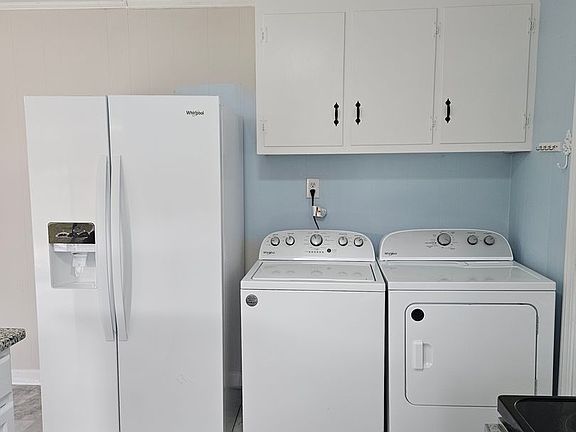 3rd image of 4958 Pinewood Dr