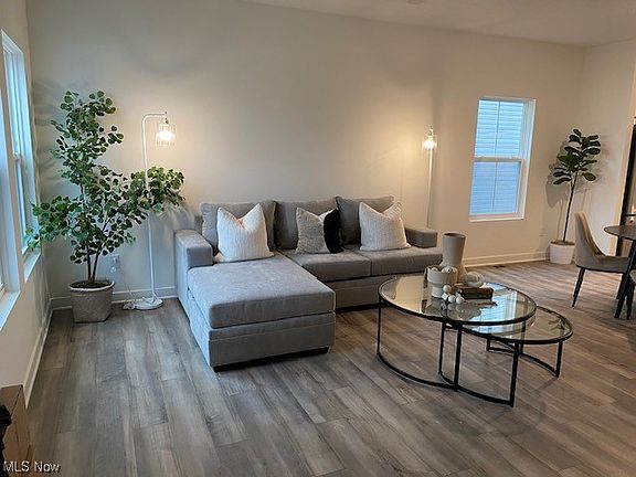 3rd image of 322 River Run Dr