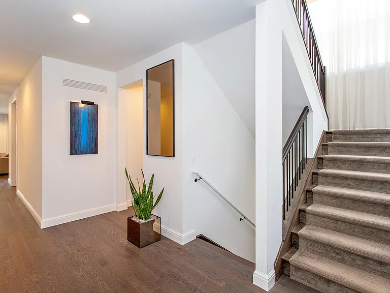 25925 York Rd — Photo 6
