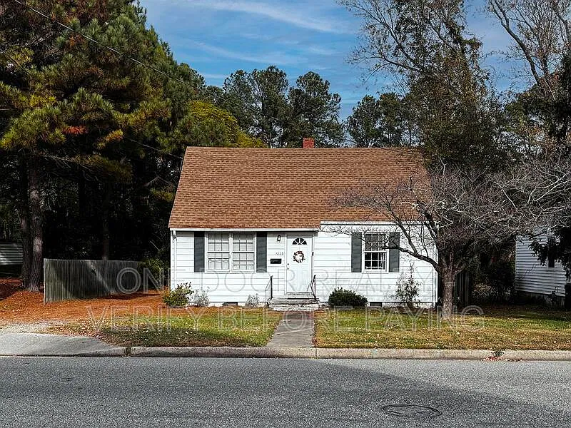 4 bed, 2.0 bath, 1481 sqft, $4,000 — Photo 1