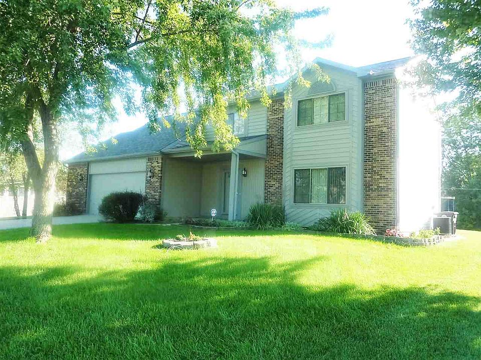 1st image of 927 Yellow Lake Dr