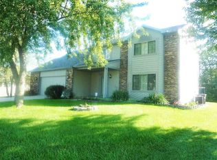 927 Yellow Lake Dr, Fort Wayne, IN 46804