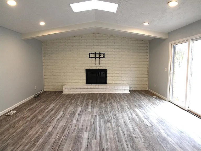 6895 Indian Creek Dr — Photo 5