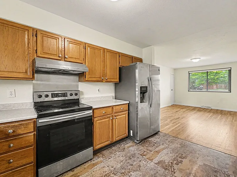 76 Newland Ct — Photo 7