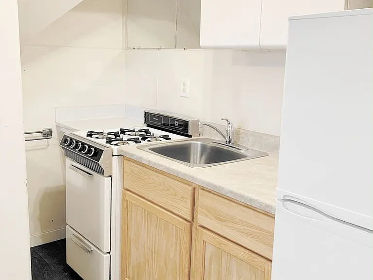 Castle Court Apartments - Midtown — Photo 42