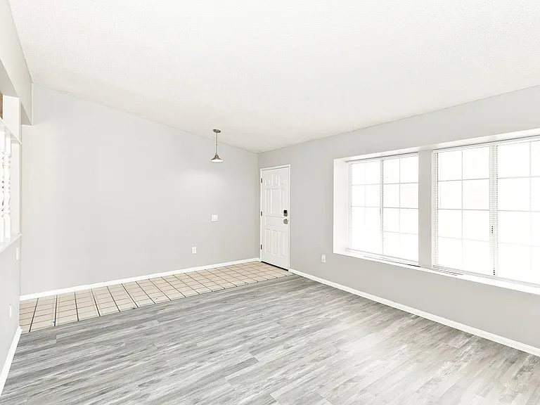 4214 Southampton Ct — Photo 14