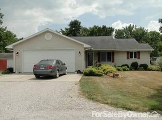 205 E School St, Royal, IL 61871