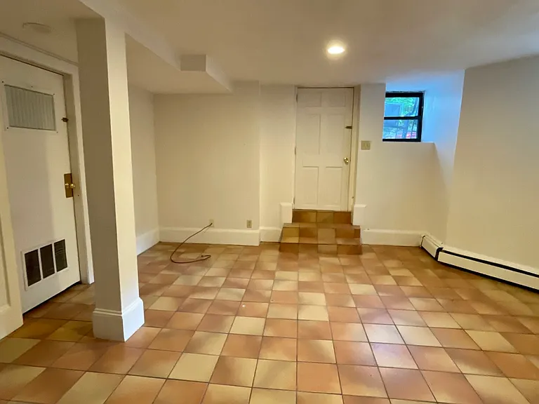 132 Chiswick Rd #B — Photo 3