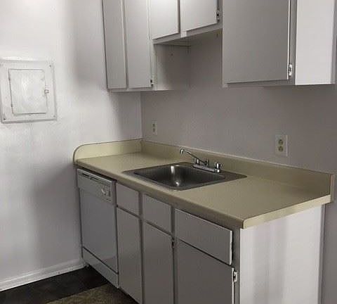 5th image of 701 Stockley Gdns APT 4