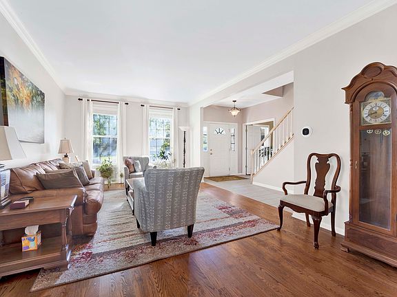4th image of 17 S Chestnut Ct