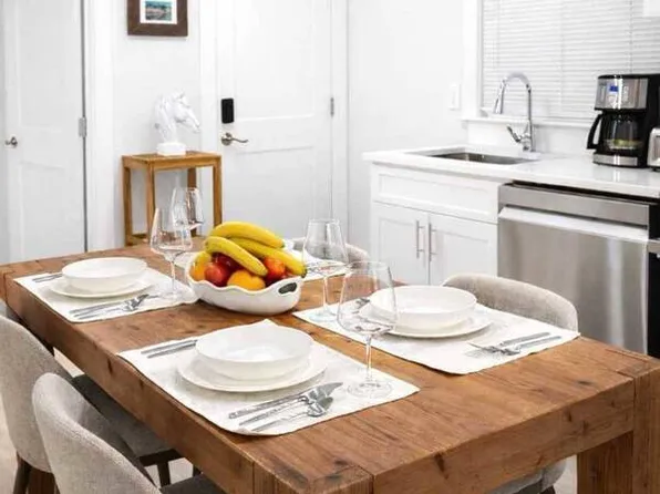 92 Willow St APT 2, Cambridge, MA 02141