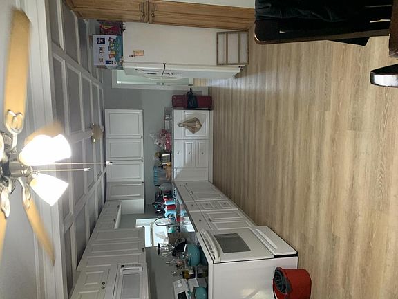 3rd image of 825 Pinellas St