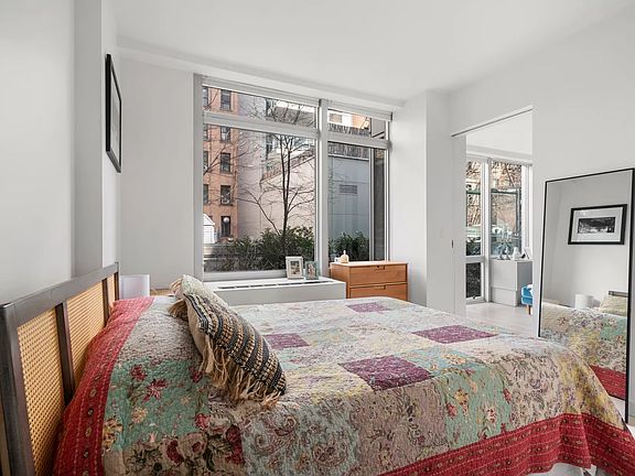 4th image of 425 E 13th St APT 1A