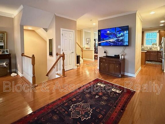 5th image of 4008 Abbey Park Way