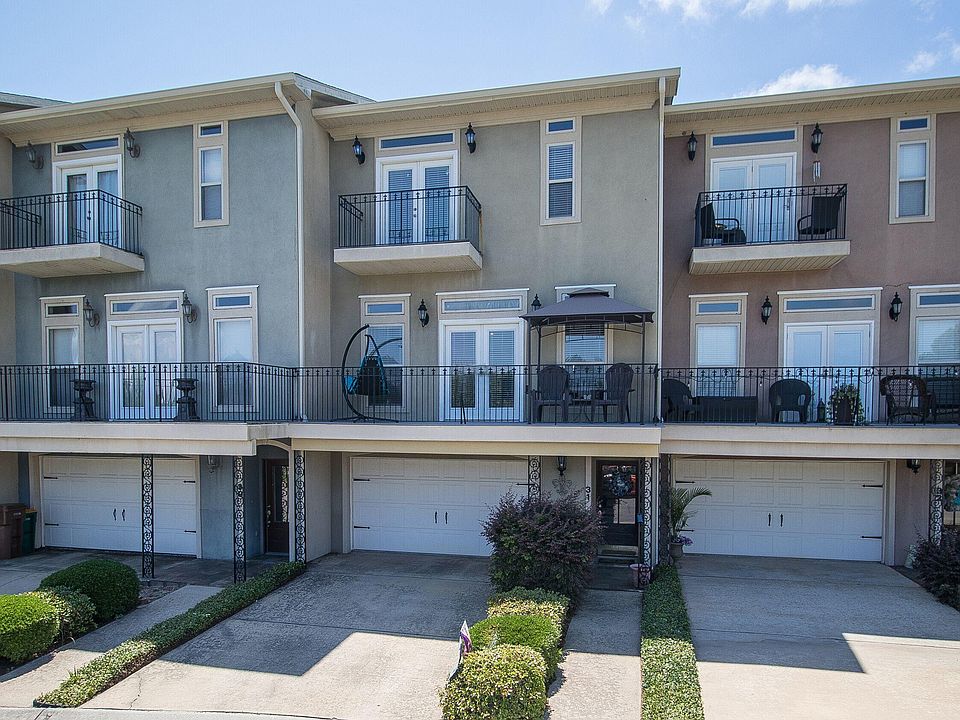 1st image of 31 Oak Alley Ln