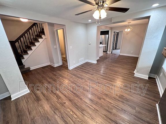 3rd image of 4621 Tracy Ave