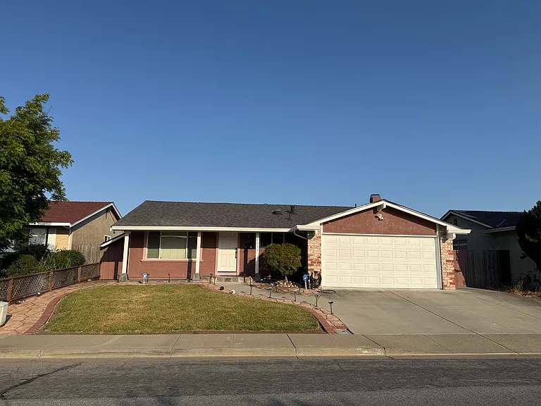3320 Darwin Dr — Photo 1