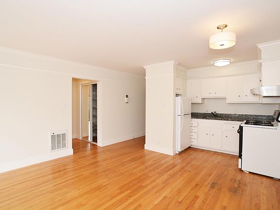 5th image of 501 Lake St APT 102