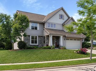 1674 Deer Trl, Waukesha, WI 53189