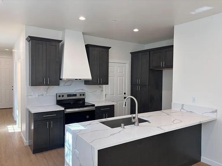 2071 18th Ave — Photo 1
