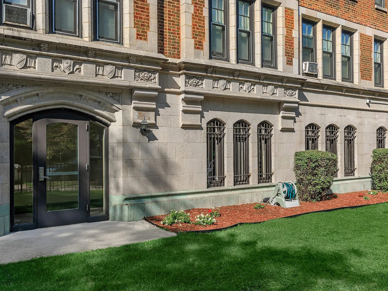 Sheridan Park Apartments — Photo 4