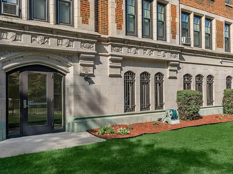 Sheridan Park Apartments — Photo 4