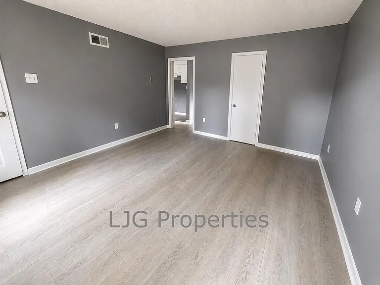 1835 Glen Ave — Photo 2