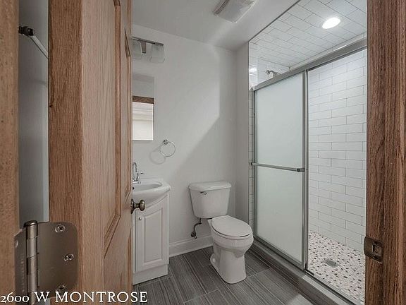 3rd image of 2600 W Montrose Ave #1612