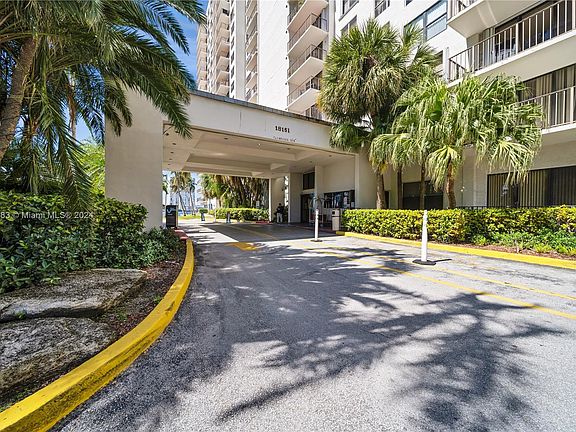 4th image of 18151 NE 31st Ct APT 1915