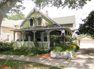 914 Elizabeth St, Joliet, IL 60435