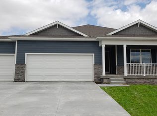 18417 Rose Lane Rd, Omaha, NE 68136