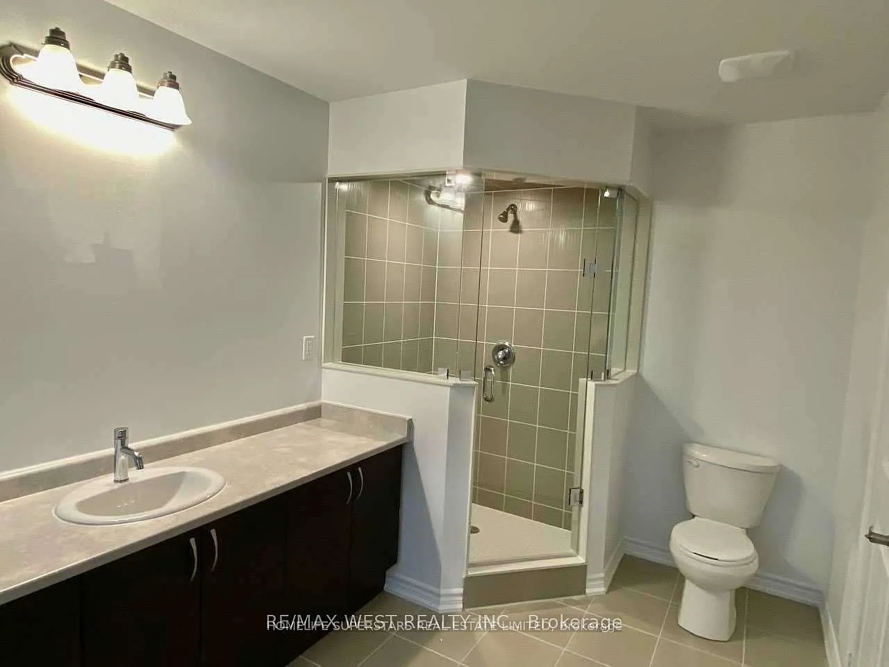 4 bed, $2,400 — Photo 4