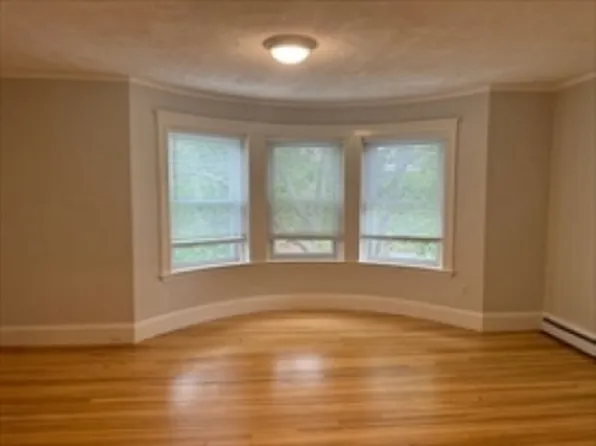 235 Rawson Rd APT 5, Brookline, MA 02445