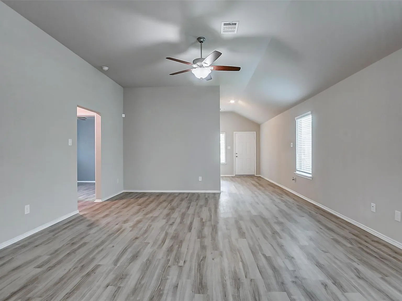 3 bed, 2.0 bath, 1594 sqft, $2,100 — Photo 4