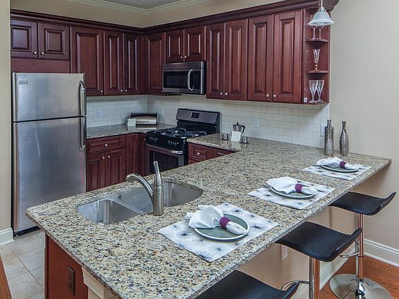 3rd image of 94 Burnett Ave APT 416