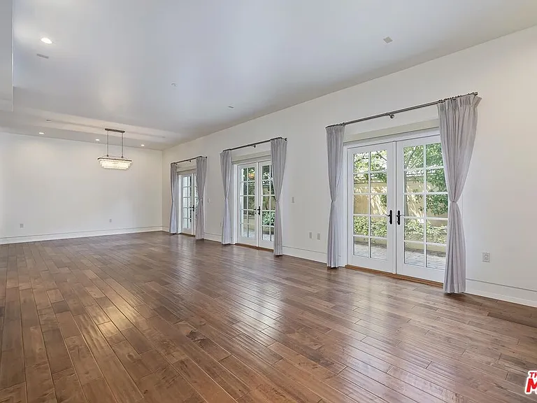 225 S Hamilton Dr #106 — Photo 2