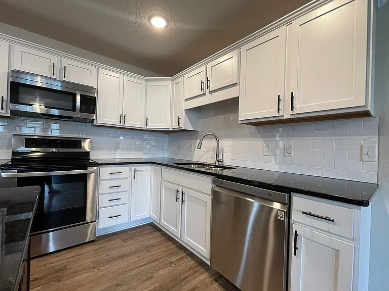 Gateway Place Apartments — Photo 182