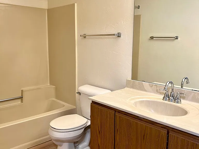 730 Abrams St #5 — Photo 6