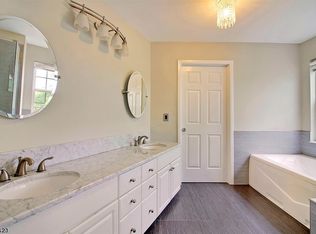 1301 Grandview Ct #1301, Whippany, NJ 07981