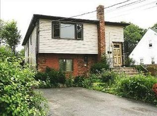 26 11th Ave, Huntington Station, NY 11746