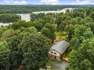 6 Country Ln, Winchester, MA 01890