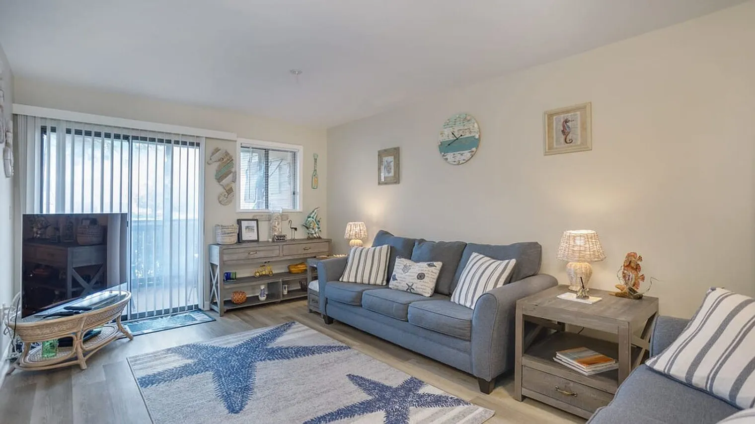 2 bed, 2.0 bath, 839 sqft, $2,524 — Photo 1