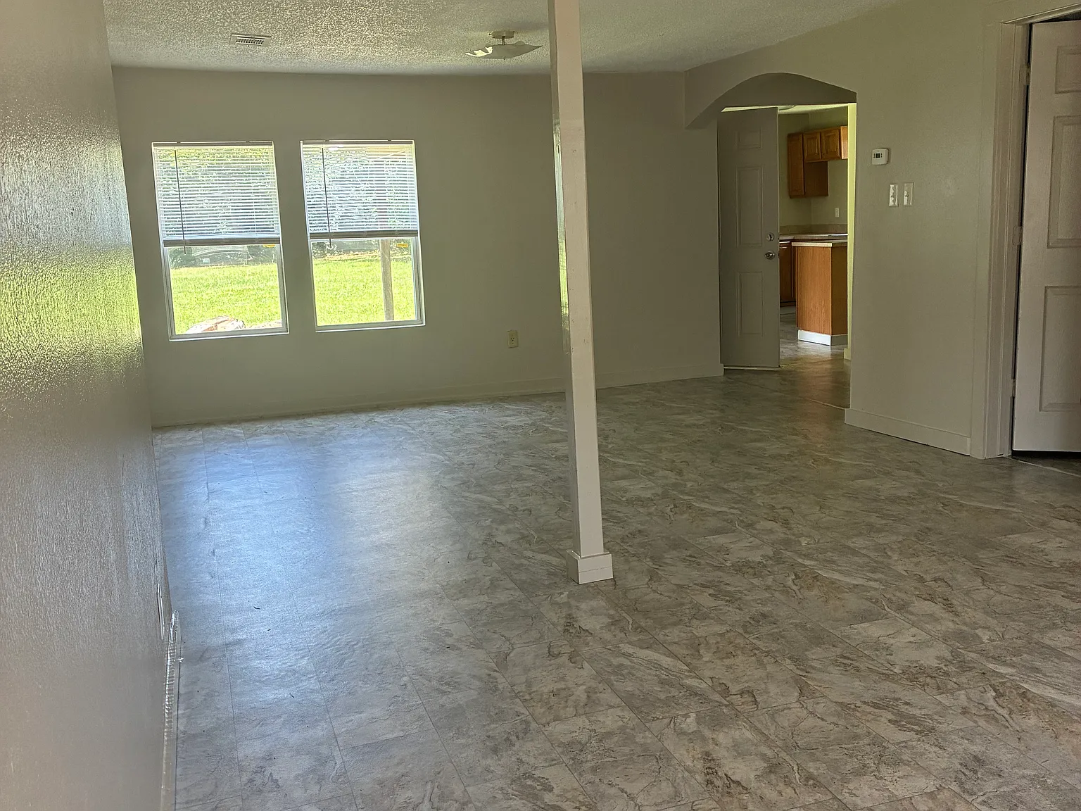 3 bed, 1100 sqft, $1,450 — Photo 2