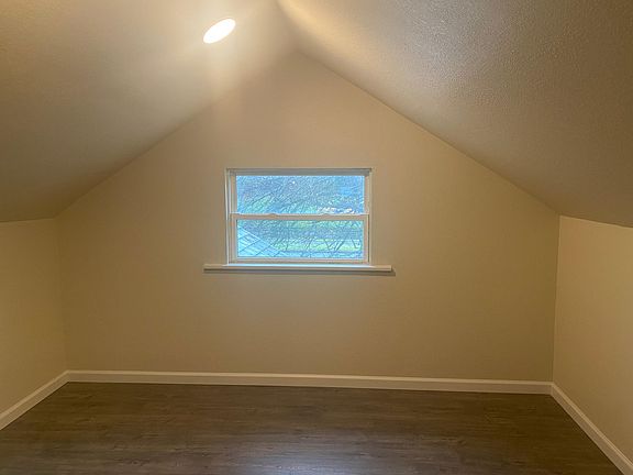 5th image of 1813 Yakima Ave