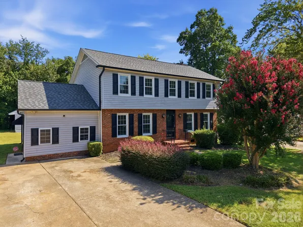 105 Peach Orchard Dr, Greensboro, NC 27455