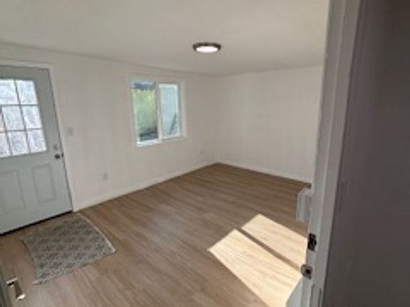 2nd image of 1641 W Buena Vista Ave #B