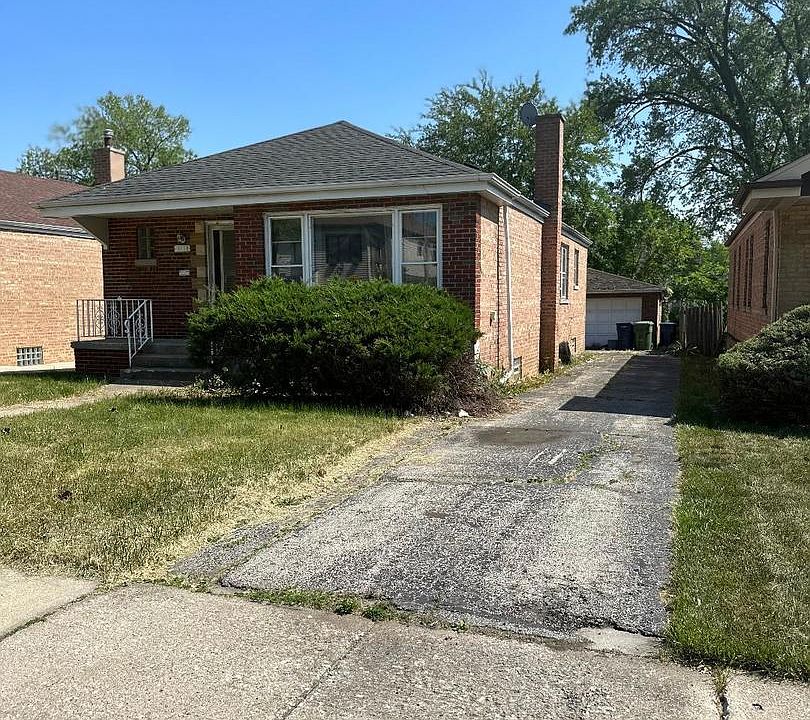 2nd image of 2713 W 96th Pl